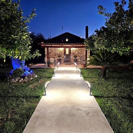 Willa Patras Stonehouse With Large Yard - Πέτρινο Σπίτι Με Αυλή Paralía Zewnętrze zdjęcie