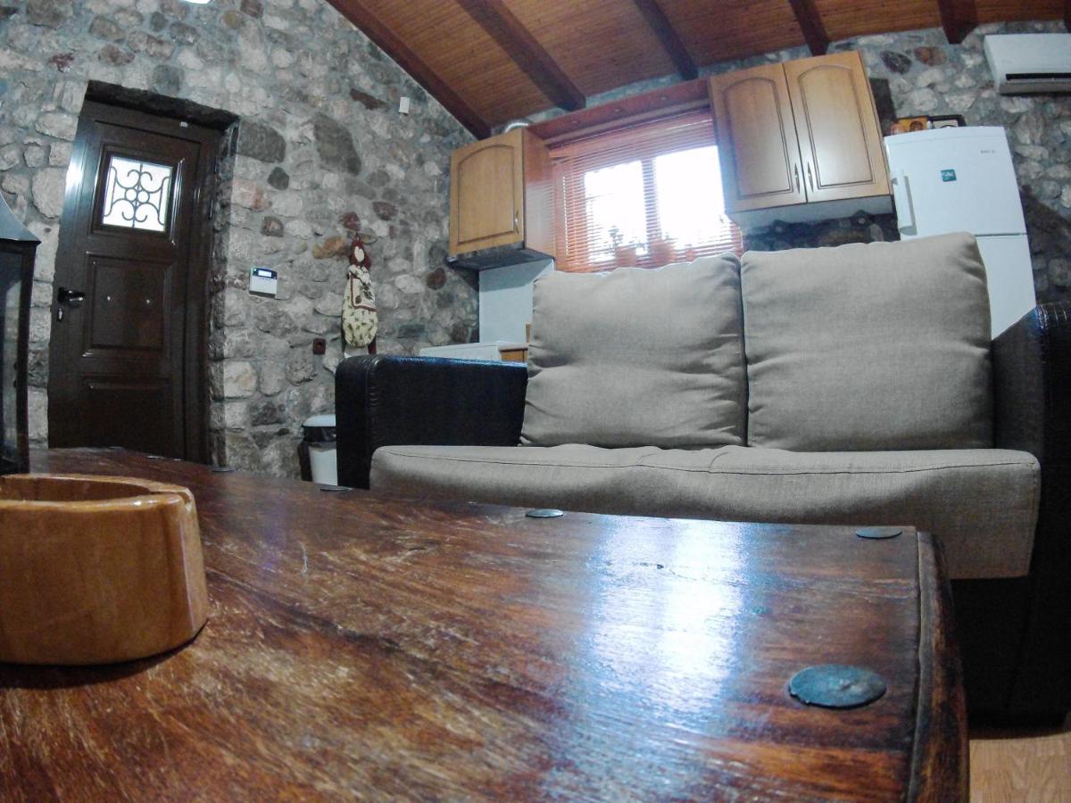 Willa Patras Stonehouse With Large Yard - Πέτρινο Σπίτι Με Αυλή Paralía Zewnętrze zdjęcie