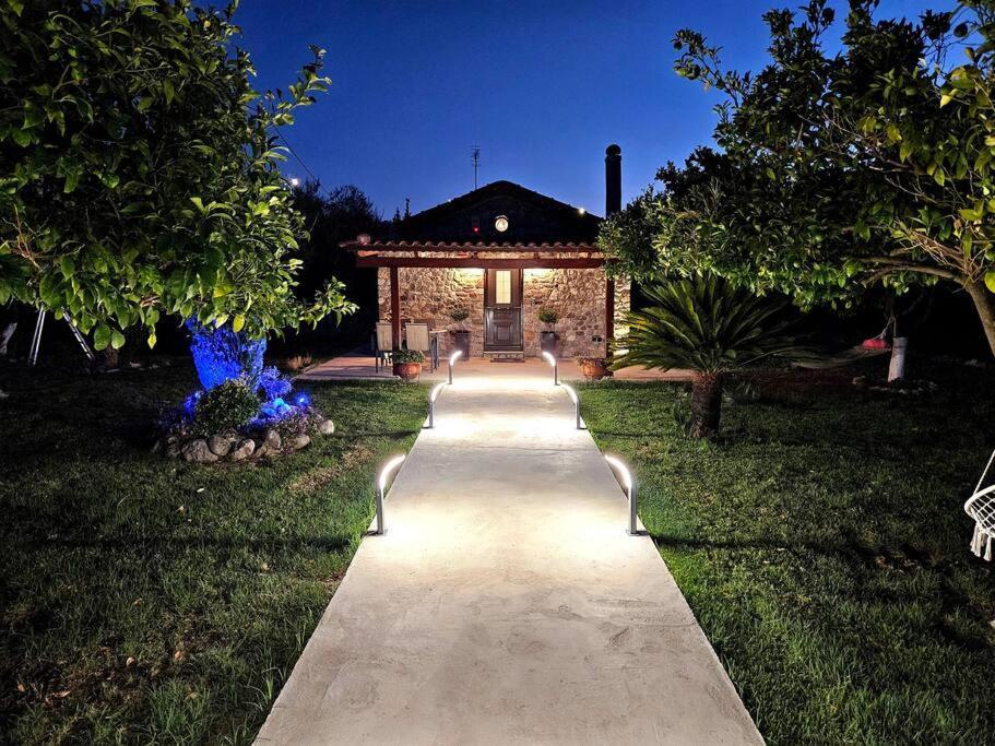Willa Patras Stonehouse With Large Yard - Πέτρινο Σπίτι Με Αυλή Paralía Zewnętrze zdjęcie