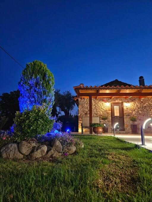 Willa Patras Stonehouse With Large Yard - Πέτρινο Σπίτι Με Αυλή Paralía Zewnętrze zdjęcie